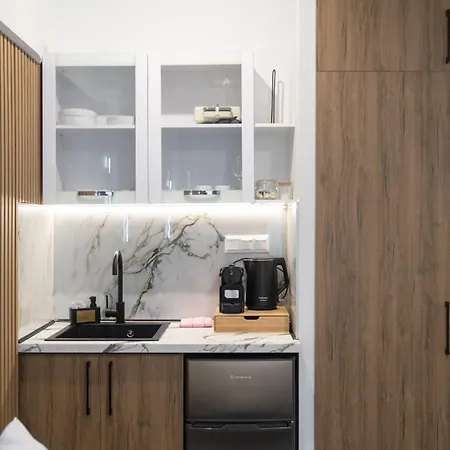 Apartment Rooftop Mini #2 -roof Deck-luggage Storage *